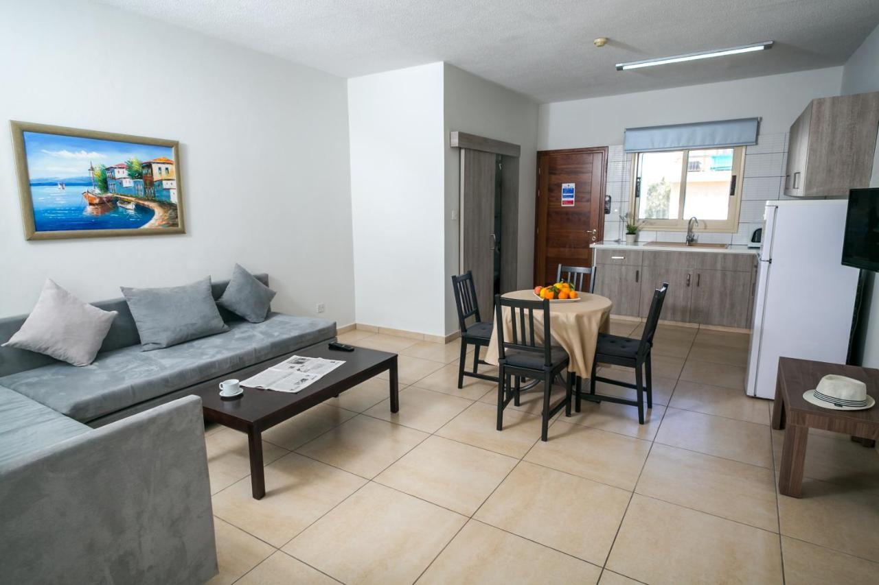 Crystallo Apartments Paphos Eksteriør billede