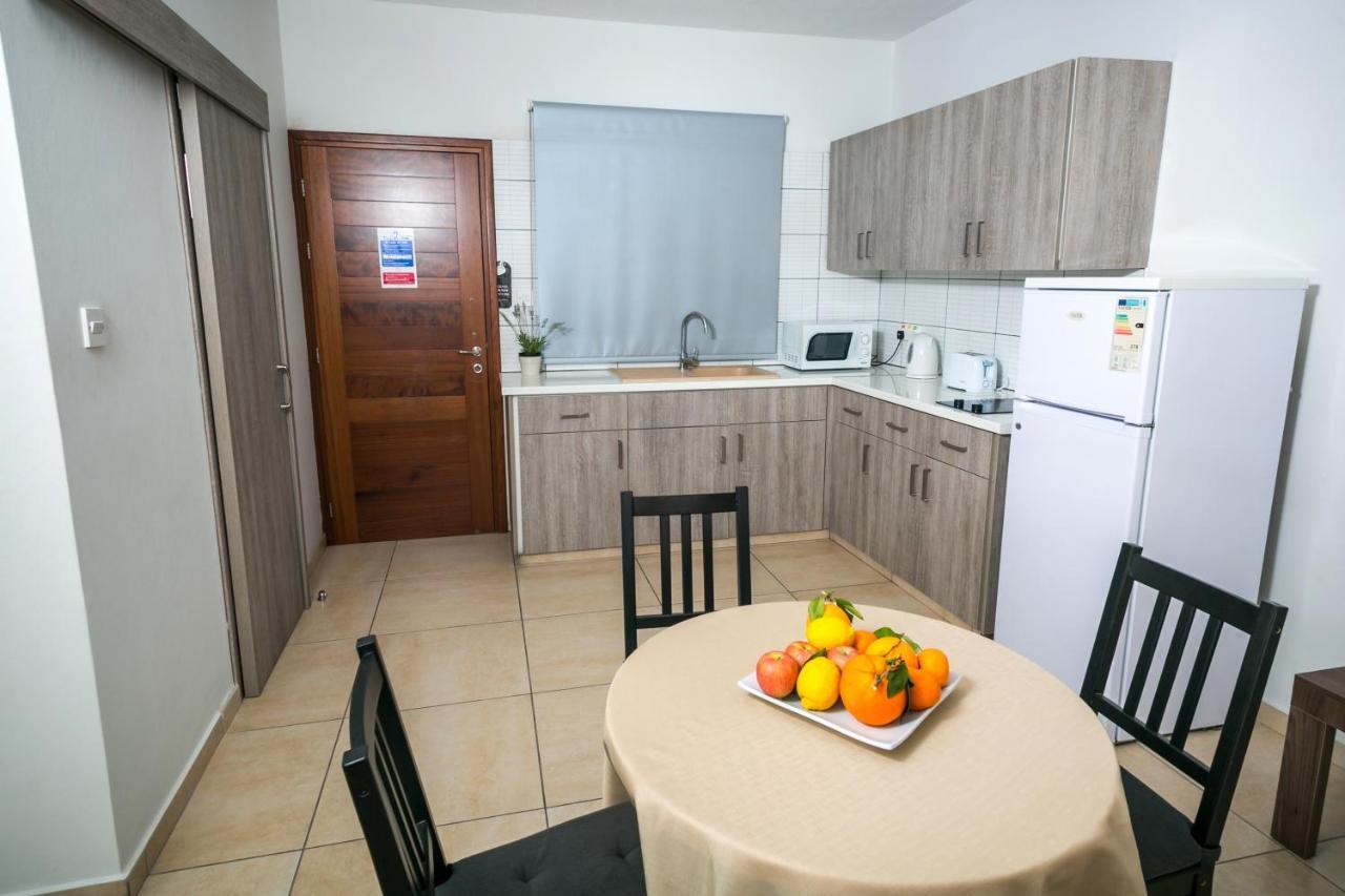 Crystallo Apartments Paphos Eksteriør billede