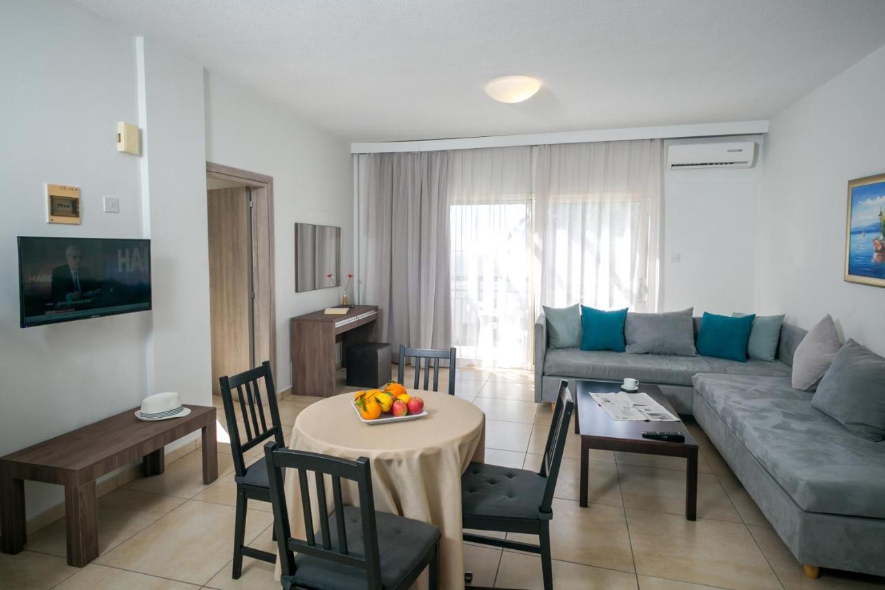 Crystallo Apartments Paphos Eksteriør billede