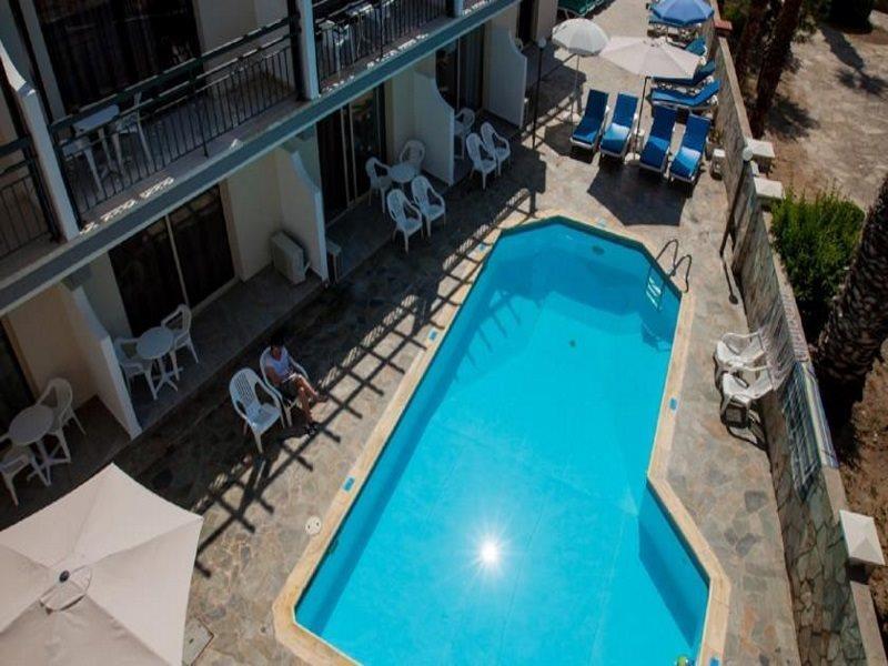 Crystallo Apartments Paphos Eksteriør billede