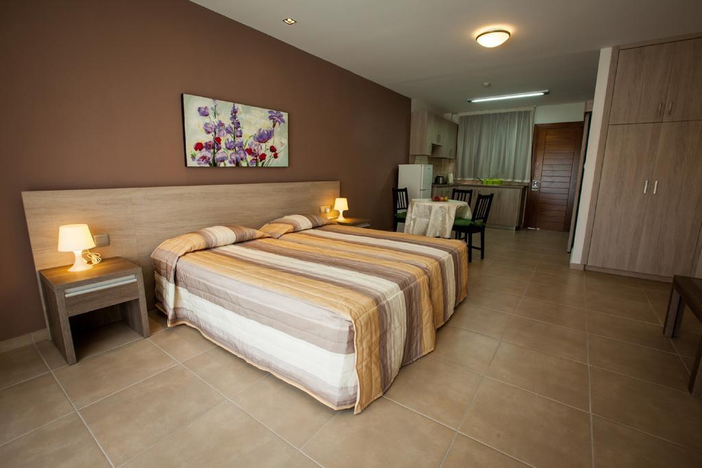 Crystallo Apartments Paphos Eksteriør billede