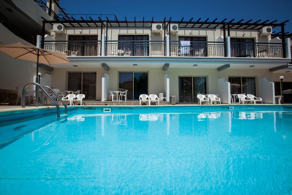 Crystallo Apartments Paphos Eksteriør billede