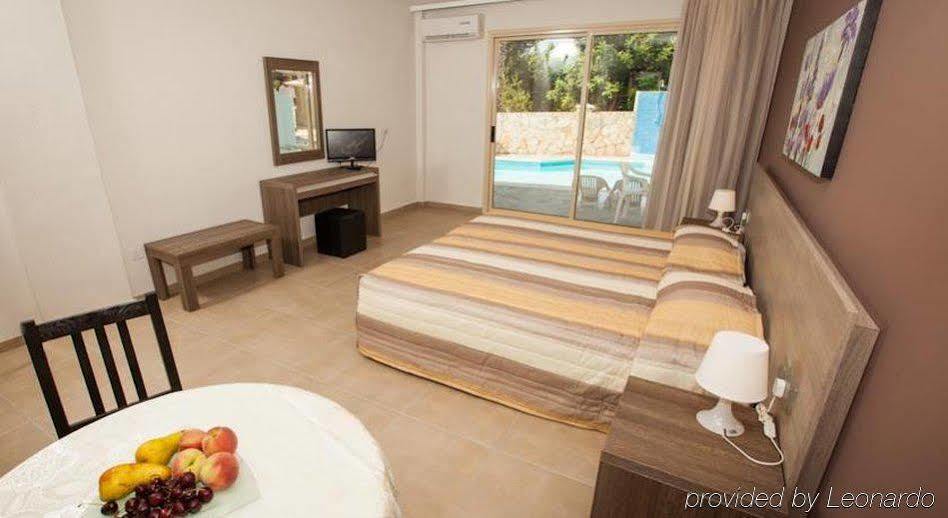 Crystallo Apartments Paphos Eksteriør billede