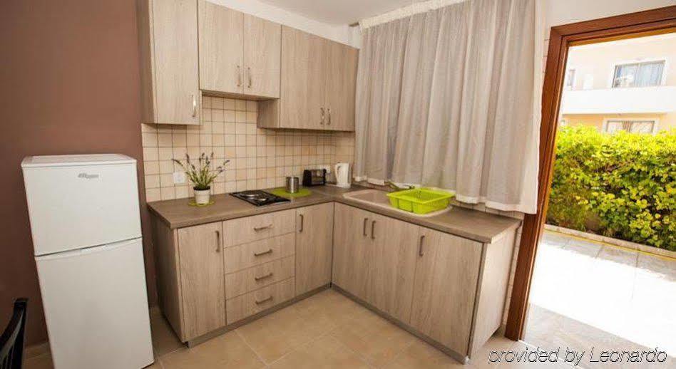 Crystallo Apartments Paphos Eksteriør billede